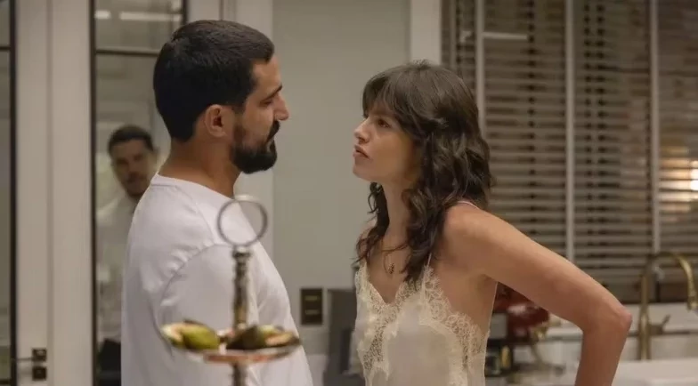 Em 'Quem Ama Cuida',  Iuri fica em choque ao flagrar Ingrid e Heitor aos beijos