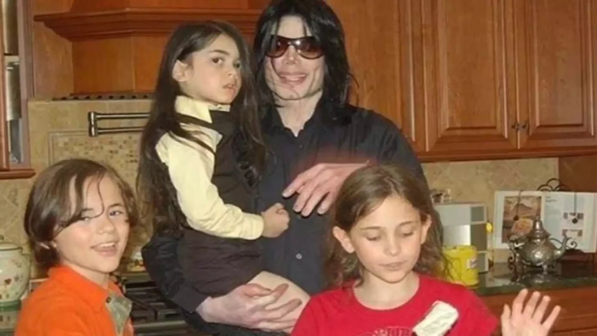 Filhos e mãe de Michael Jackson gastaram R$ 98,6 milhões em 1 ano; lista surpreende! - imagem 152156