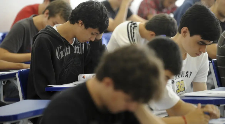 Estudantes durante aplicação de provas | Wilson Dias/Agência Brasil