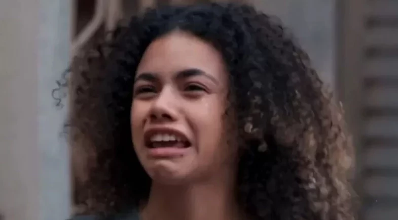 Em 'Três Graças', Joélly entra em trabalho de parto e será levada a clínica clandestina