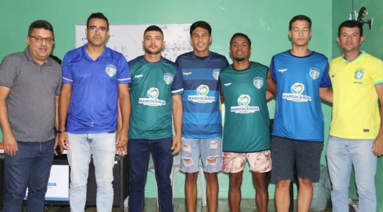 Prefeitura de Marcolândia faz entrega de novos uniformes à Seleção Marcolandense para a V Copa AMVI 2026