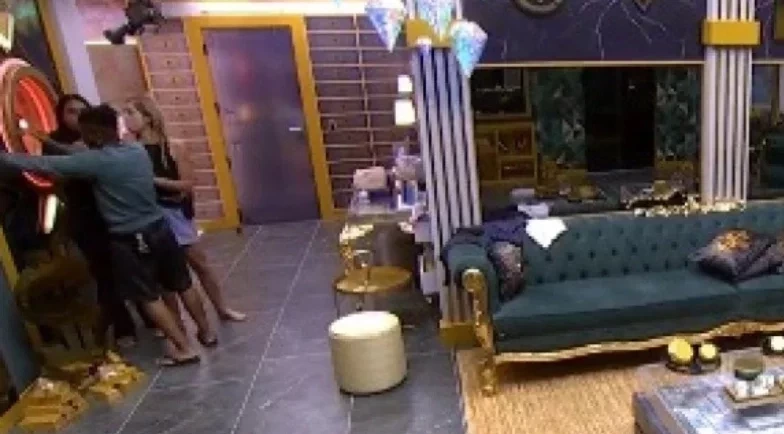 BBB 26: Leandro Boneco é impedido de desistir após briga com Edilson Capetinha 