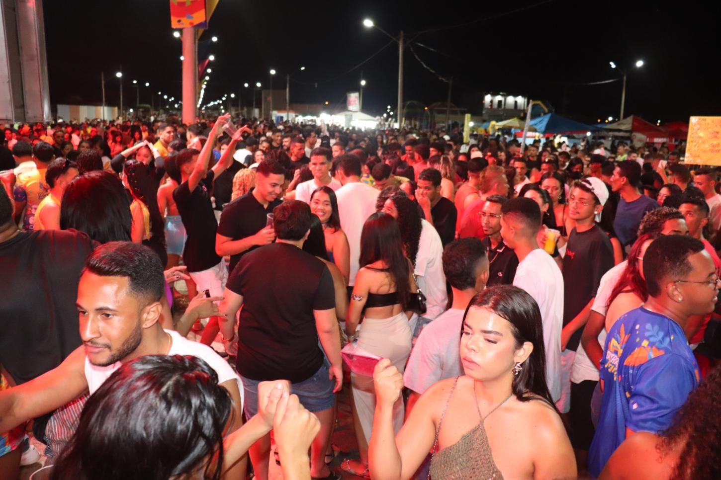 Carnaval de São Raimundo Nonato atrai multidão no segundo dia de festa - Imagem 9