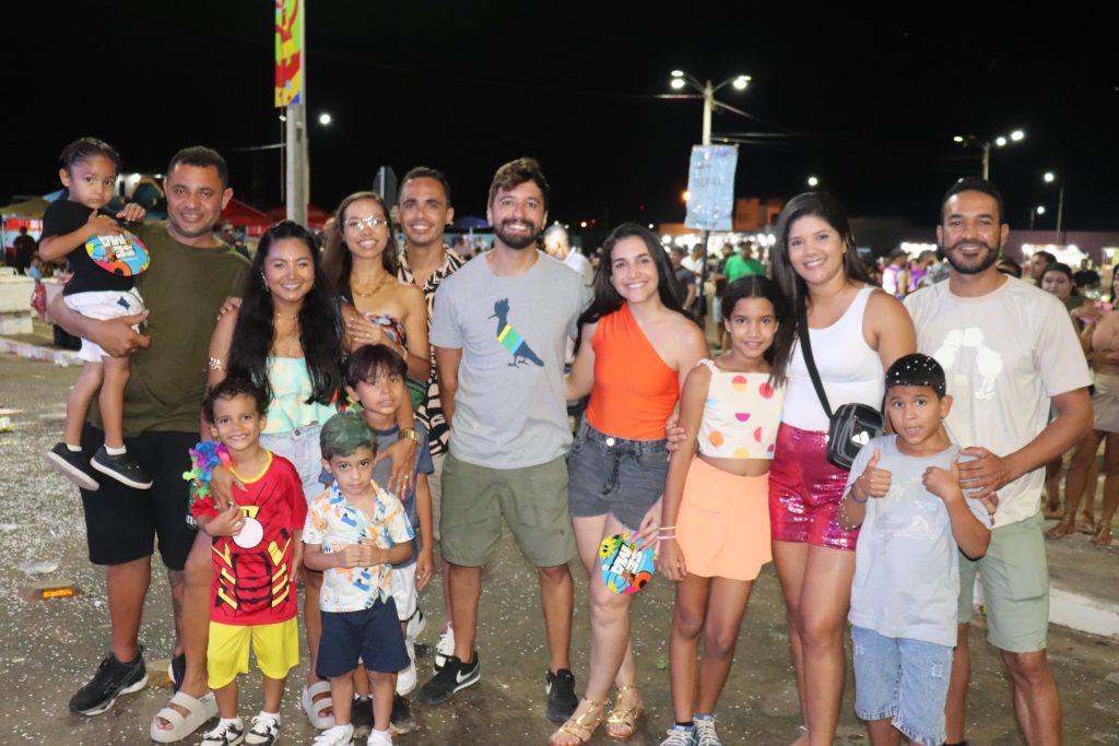 Domingo de Carnaval na Avenida Zé de Castro: só perdeu quem não foi! - Imagem 1