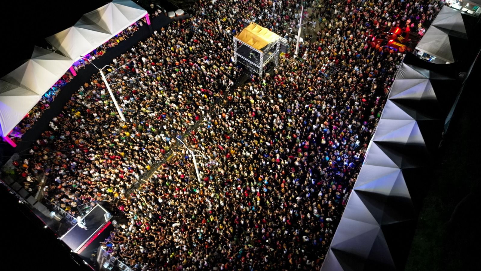 Pablo arrasta multidão na terceira noite do Carnaval Água Branca 2026 - Imagem 7