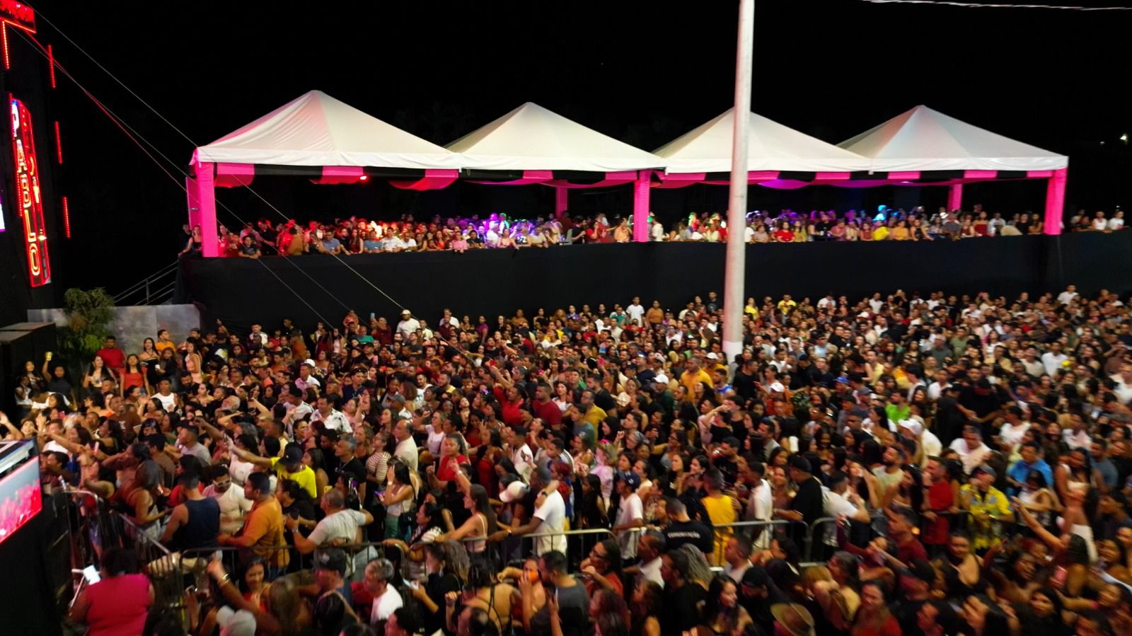 Pablo arrasta multidão na terceira noite do Carnaval Água Branca 2026 - Imagem 6