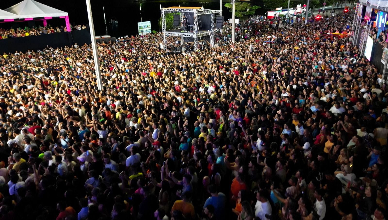 Pablo arrasta multidão na terceira noite do Carnaval Água Branca 2026 - Imagem 1