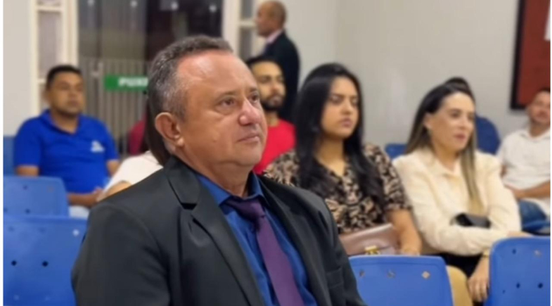  Prefeito Miguel Rodrigues prestigia sessão solene na Câmara Municipal de Itainópolis