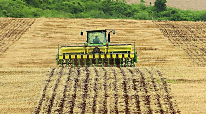 Caridade do Piauí fortalece agricultura familiar com nova etapa de arado do solo