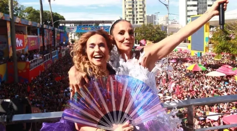 Ivete Sangalo recebe Daniela Mercury no trio e reúne 'rainhas do axé' em Salvador