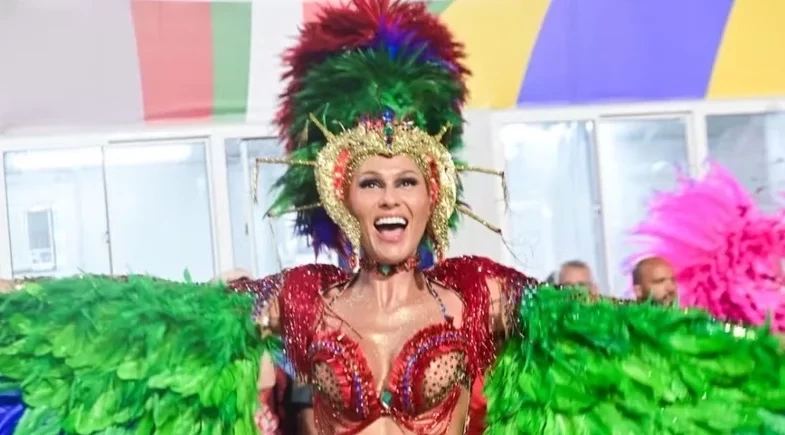 Lívia Andrade posta fotos e fãs comentam suposta edição: “Não precisa”