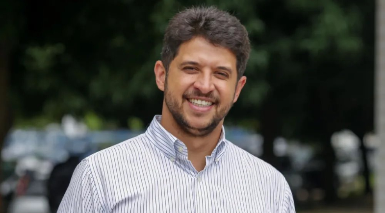 Prefeito Luciano sanciona leis que garantem reajuste salarial a servidores de Hugo Napoleão