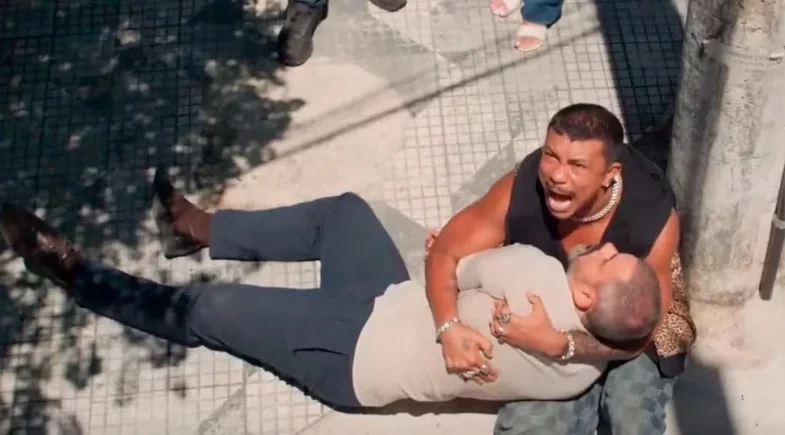 Em 'Três Graças',  Bagdá se desespera ao encontrar corpo de Jorginho no chão