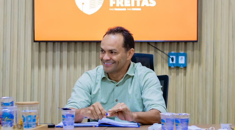 Prefeito Pedro Gomes envia projeto “Bolsa Busão” com R$ 200 de auxílio para estudantes