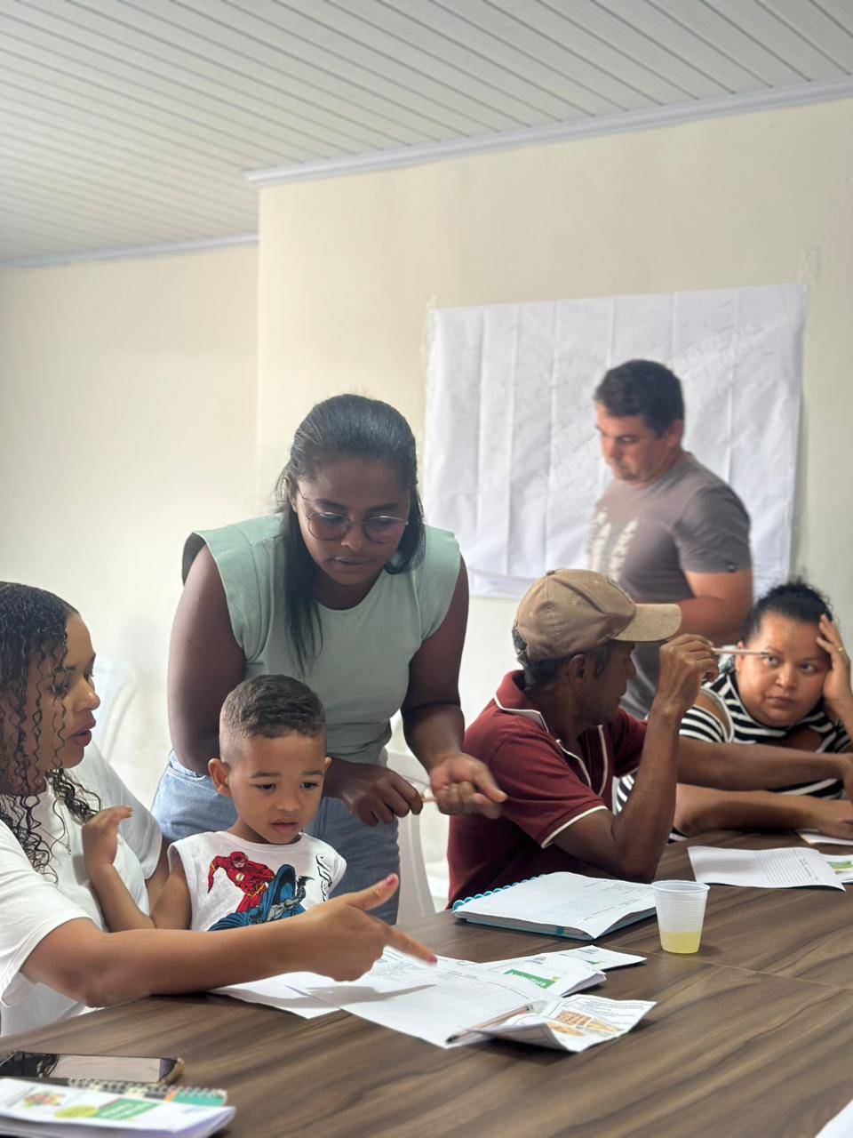 Prefeitura realiza reunião com agricultores familiares para orientar sobre chamada pública da alimentação escolar - Imagem 1