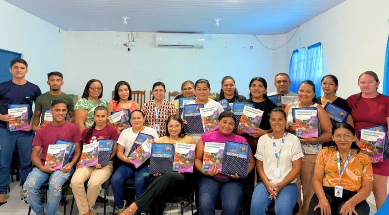 Secretaria de Educação de Lagoa Alegre realiza alinhamento pedagógico e distribuição de materiais da EJA