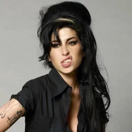 A idade que virou lenda: celebridades que morreram aos 27 anos - imagem 140108