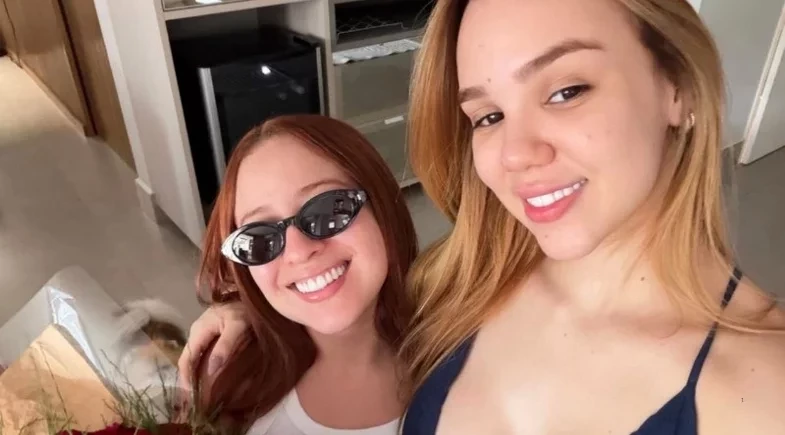 Grávida, Esposa de Mari Fernandez relata sintomas e mudanças no corpo