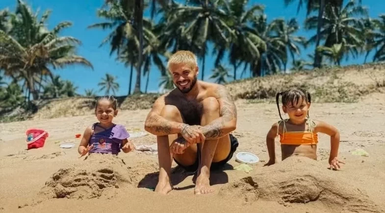 Zé Felipe aproveita férias na Bahia com os filhos: “Paz que incomoda”