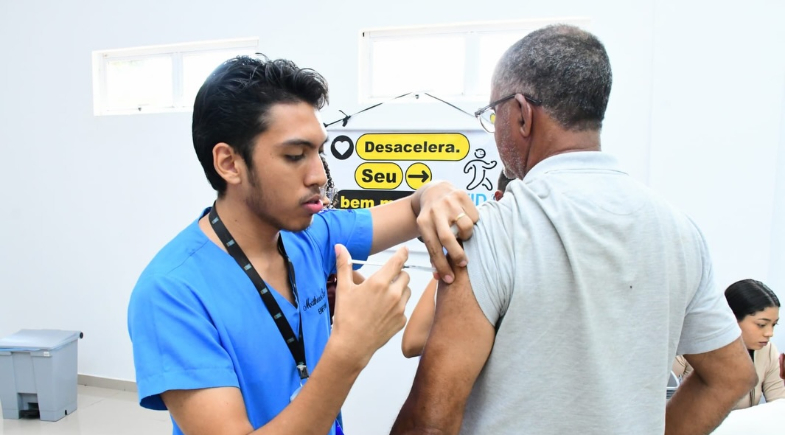 Secretaria de Saúde de Floriano participa de ação de saúde preventiva voltada a motoristas em parceria com PRF e SESAPI