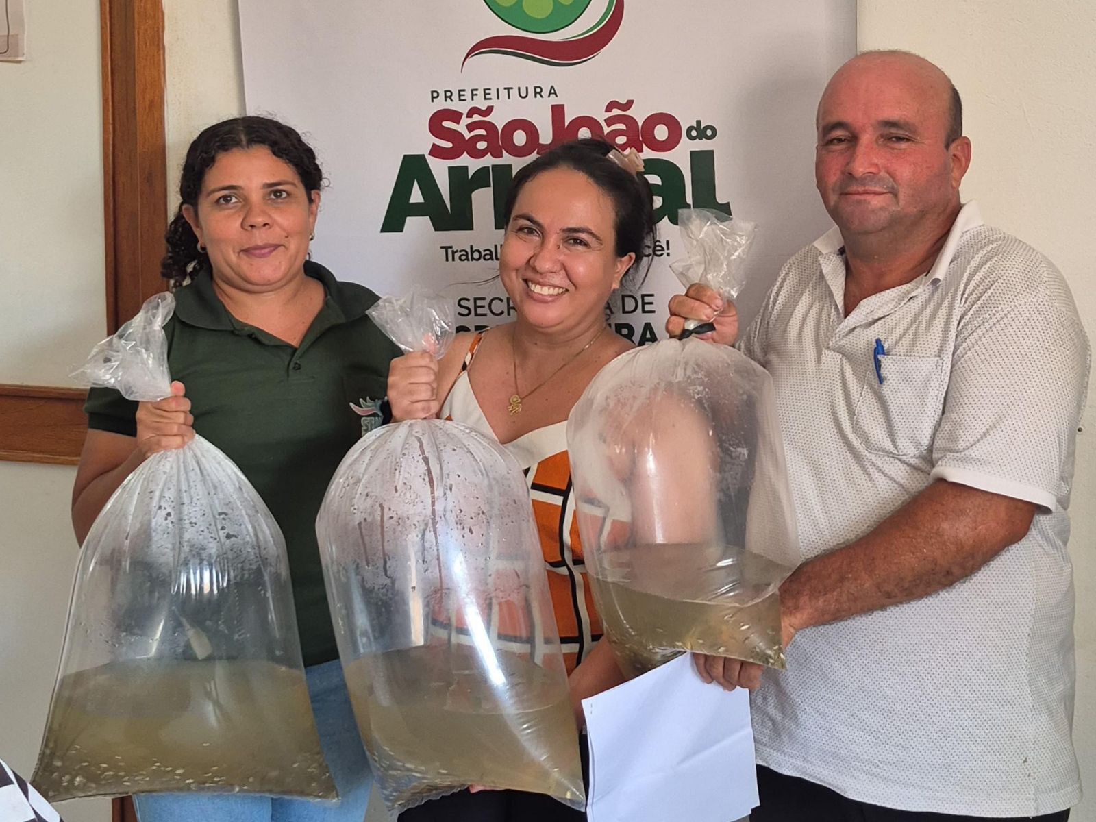 Prefeitura de São João do Arraial entrega 50 mil alevinos para fortalecer piscicultura no município | Divulgação/Ascom