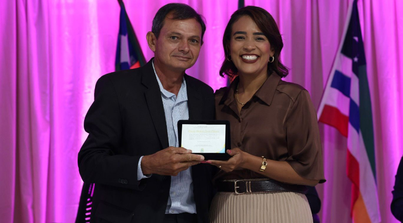 Camila Barbosa recebe Título de Mulher Cidadã Lagopiense na Câmara Municipal de Lagoa do Piauí