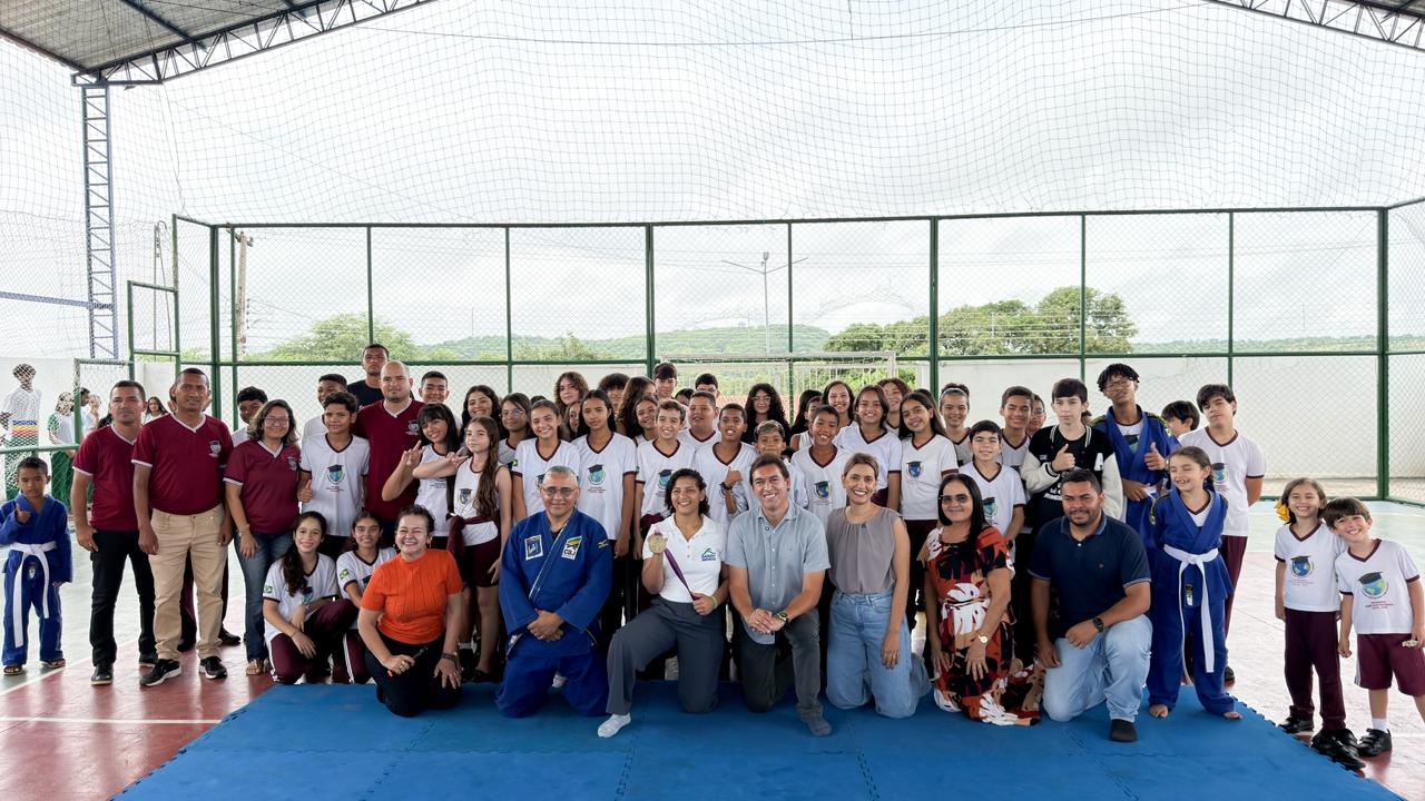 Prefeito Raniletti Macedo recebe campeã olímpica Sarah Menezes em Caracol - Imagem 2