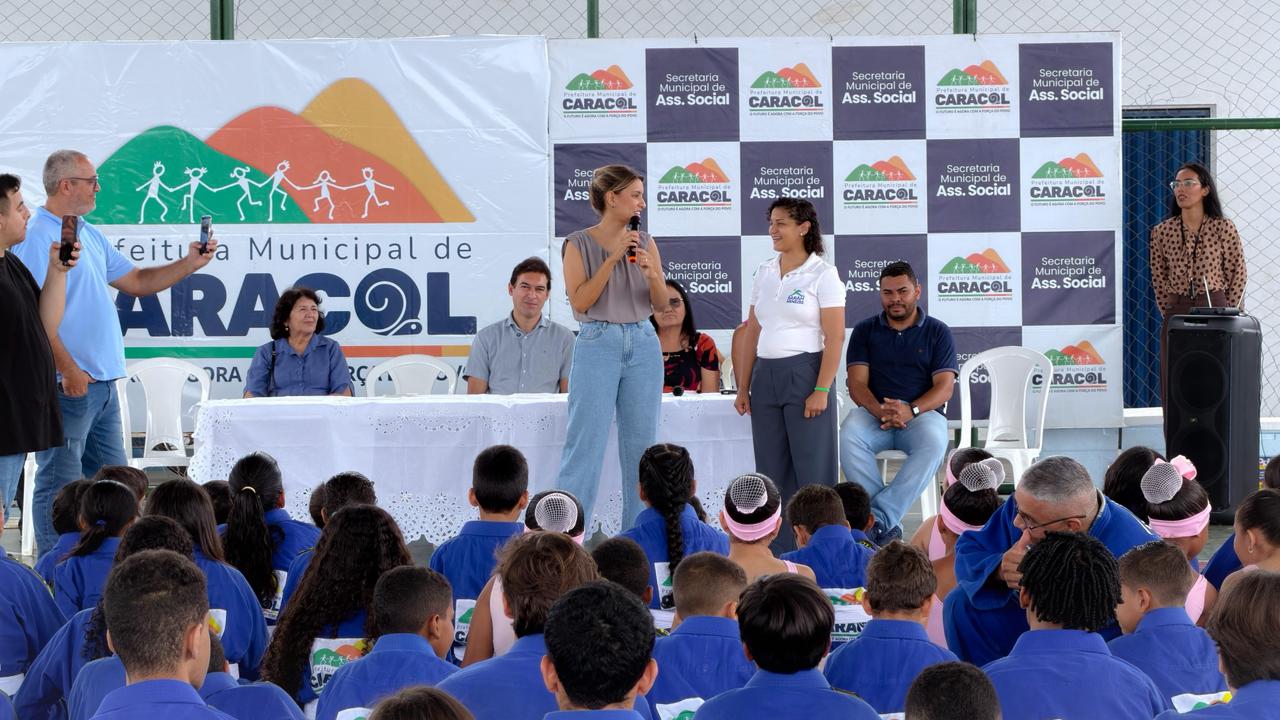 Prefeito Raniletti Macedo recebe campeã olímpica Sarah Menezes em Caracol - Imagem 8