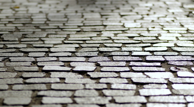 Prefeitura de Caraúbas avança com obras de calçamento na comunidade Vila Nova