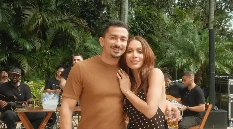 Anitta atualiza situação do irmão preso em Paris; Janja ajudou a liberar passaporte