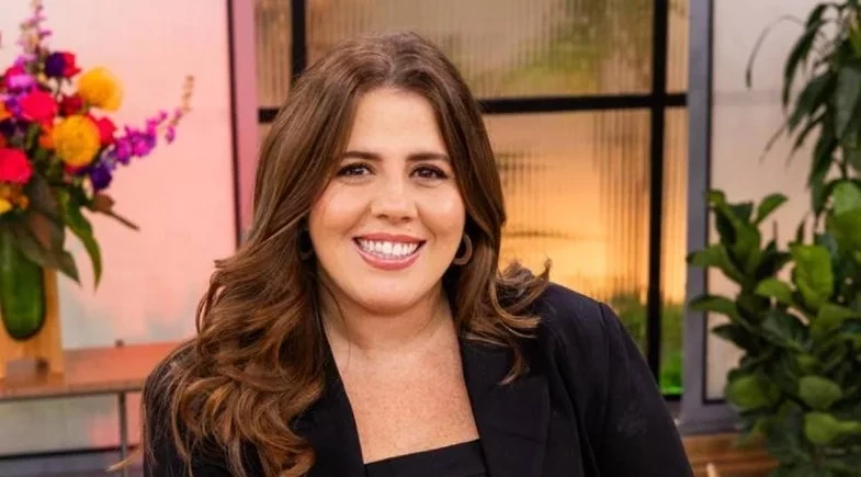 Tati Machado sofre acidente de carro e parte do veículo fica destruído