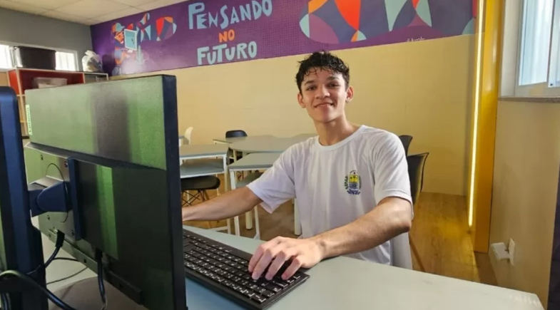  Jhonata Lima Silva, aluno da 3ª série do ensino médio | Seduc