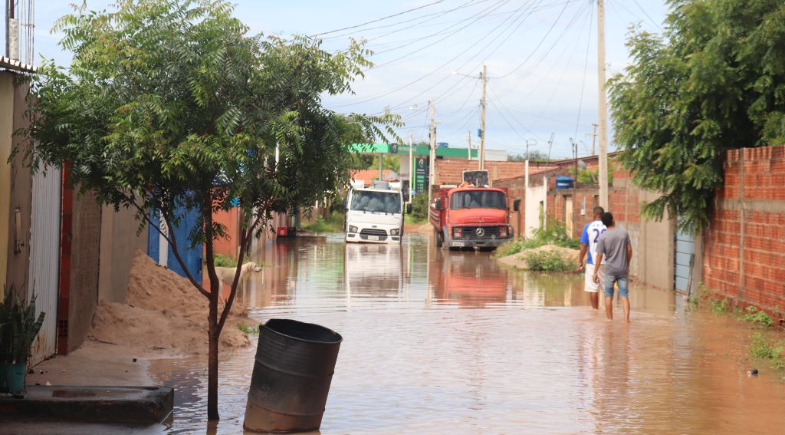 Prefeitura garante suporte total a moradores da Rua João Batista, no bairro Aeroporto, após alagamento