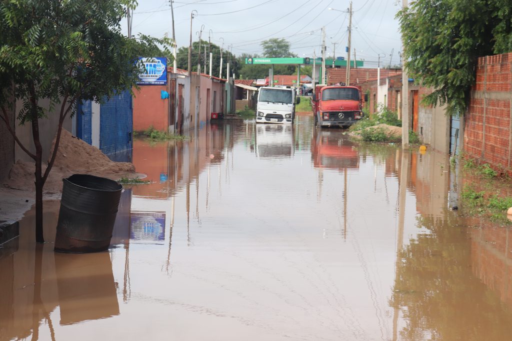 Prefeitura garante suporte total a moradores da Rua João Batista, no bairro Aeroporto, após alagamento - Imagem 5