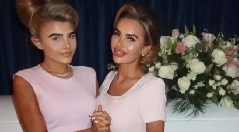 Influencer é detonada após posar para fotos ao lado do caixão da filha