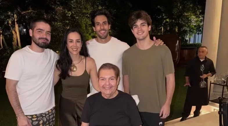 Faustão faz rara aparição em família no aniversário da filha, Lara Silva