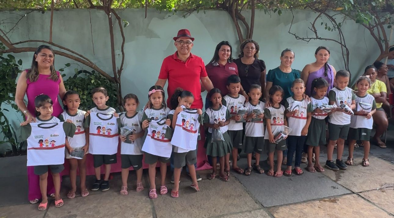 Prefeitura de São João do Arraial inicia entrega de fardamento e impulsiona renda de costureiras locais