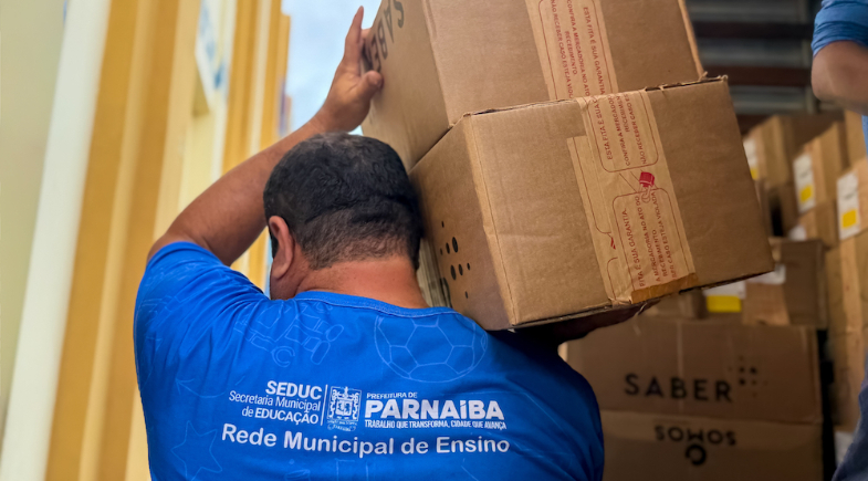 Prefeitura de Parnaíba recebe mais de 4 mil kits de livros para educação infantil