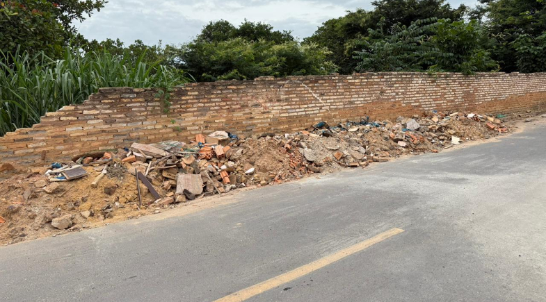 Prefeitura de Manoel Emídio orienta população sobre descarte correto de entulhos