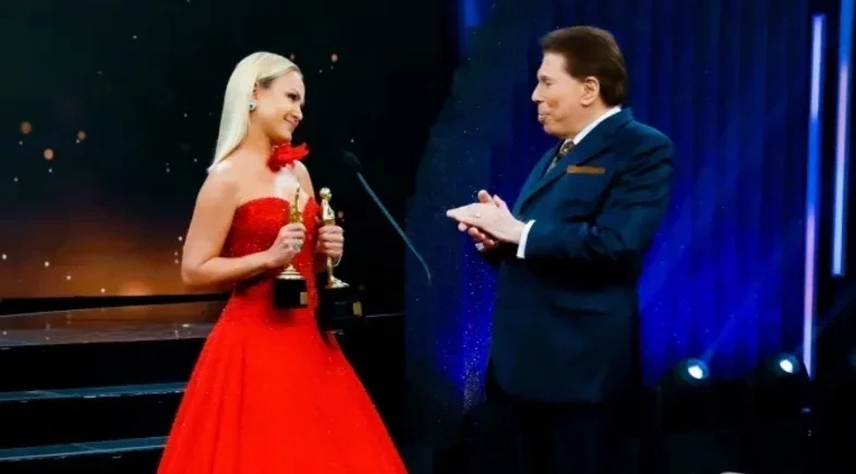 Eliana revela que pediu chorando para Silvio Santos não a demitir: “Permanecer no ar”