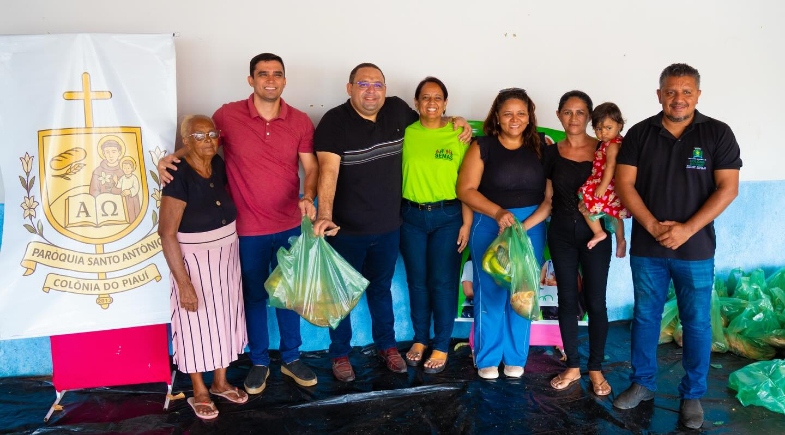 Mais de 4 toneladas de alimentos são entregues à população em Colônia do Piauí