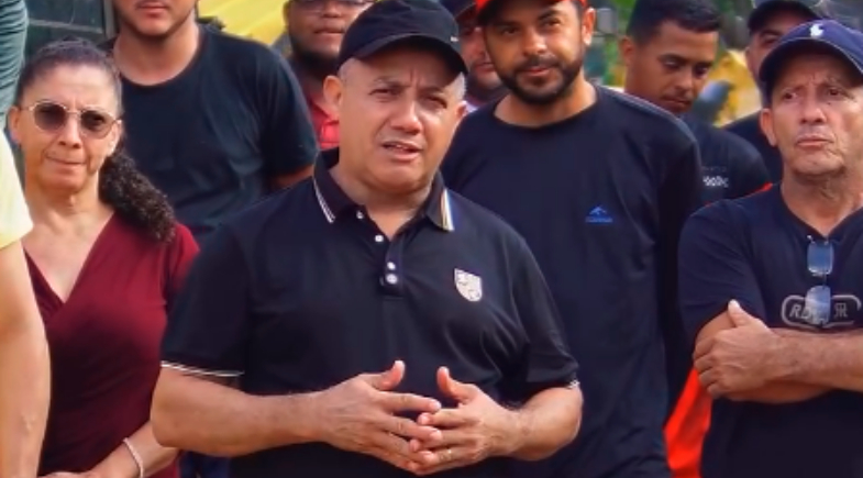 Prefeitura de Avelino Lopes acompanha obras em estrada que liga à localidade Mandacaru