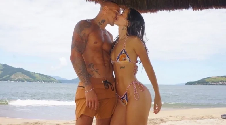 Mel Maia abre álbum romântico e comemora aniversário do namorado lutador