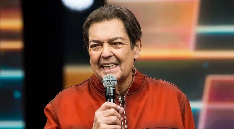 Faustão surge de pé em vídeo raro ao lado de pets e chama atenção nas redes