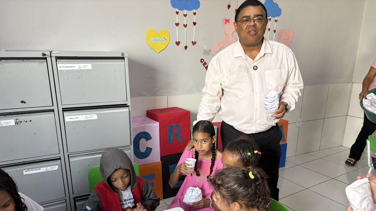 Secretaria Municipal de Assistência Social de Esperantina Realiza Entrega de Livros e Palestra para Famílias - Imagem 1