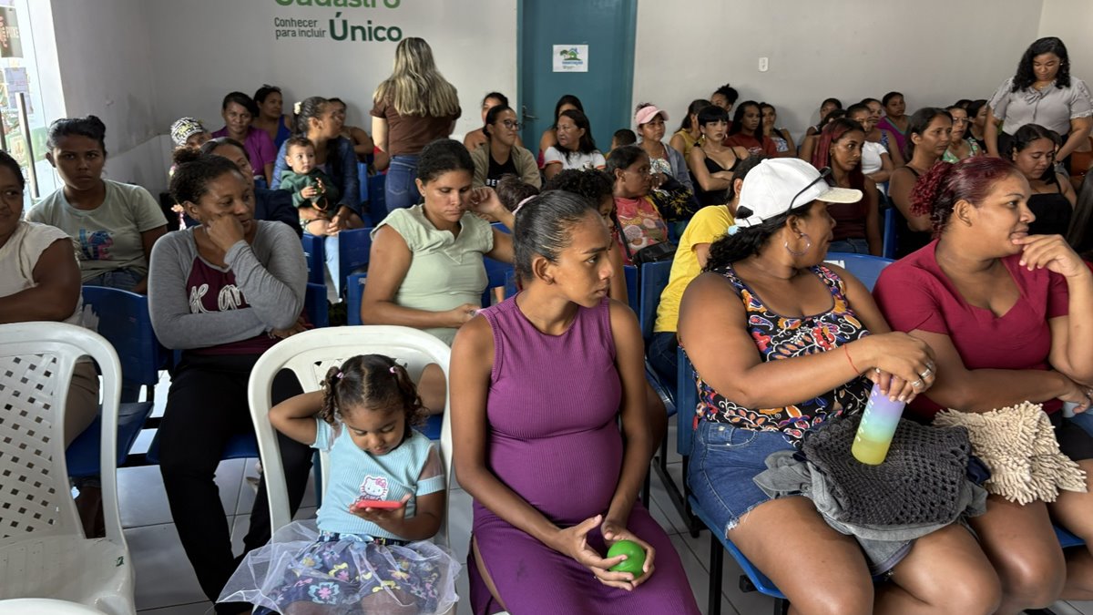 Secretaria Municipal de Assistência Social de Esperantina Realiza Entrega de Livros e Palestra para Famílias - Imagem 4