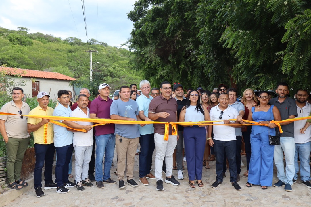 Buriti dos Montes celebra 34 anos com entrega de calçamento e praça - Imagem 1
