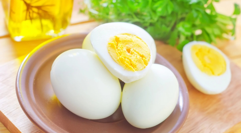 Comer ovos todos os dias faz bem ou mal? Entenda os efeitos no corpo