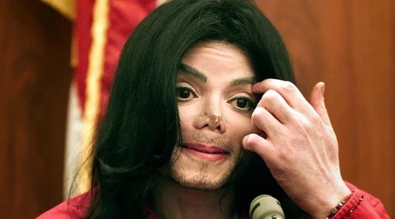 Michael Jackson é alvo de nova acusação de abuso sexual contra crianças