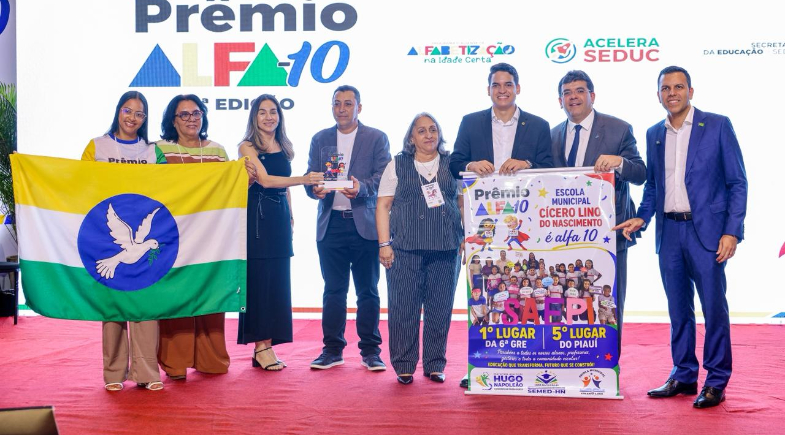 Educação de Hugo Napoleão recebe prêmio Alfa-10 durante solenidade em Teresina; duas escolas premiadas